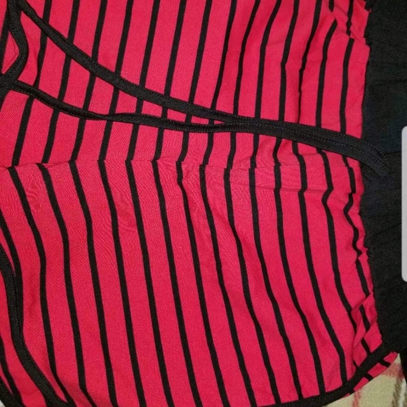 Red lips tank top and stripe shorts PJ set - Picture 7 of 8